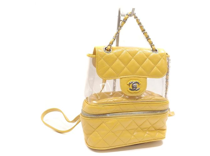 Zaino Chanel in pelle e vinile giallo