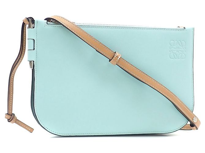 Loewe Schultertasche aus Kalbsleder
