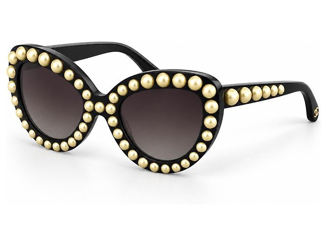 Chanel Óculos de Sol Cat Eye com Pérolas Creme