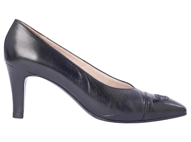 Décolleté CC con punta chiusa in pelle nera Chanel