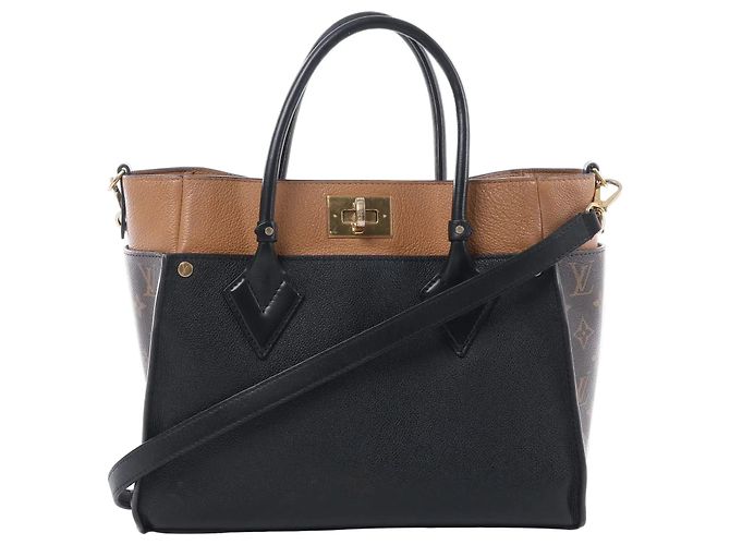 Bolsa 2Way Louis Vuitton On My Side MM Monogram em couro Brown x Black M53823