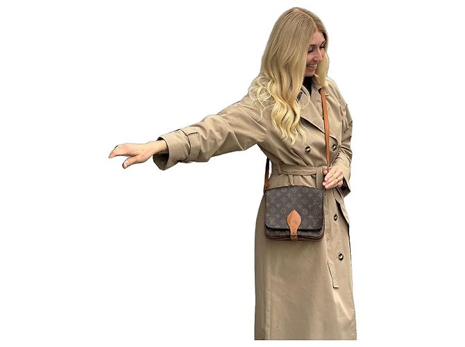 Louis Vuitton Cartouchiere MM em bom estado