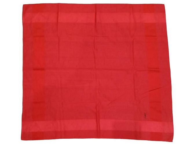 Lenço Yves Saint Laurent vermelho