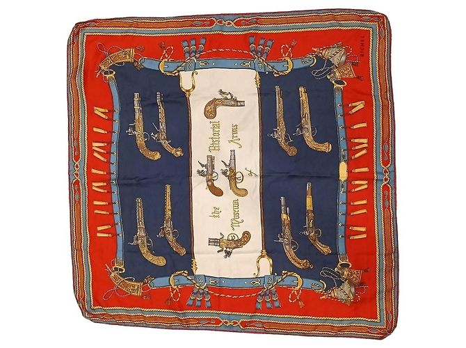Autre Marque Lenço de seda Richel com estampado de armas históricas