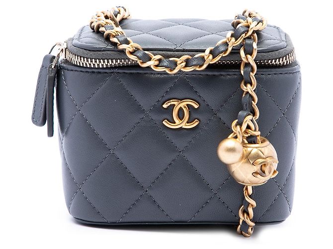 Chanel Mini Vanity Case Trendy CC em pele de cordeiro acolchoada cinza