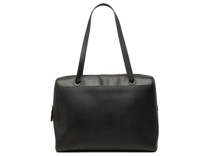Bolsa de ombro Chanel em couro de bezerro preto