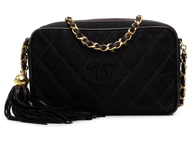 Bolsa Camera Chanel em cetim preto acolchoado CC Diamond com tassel