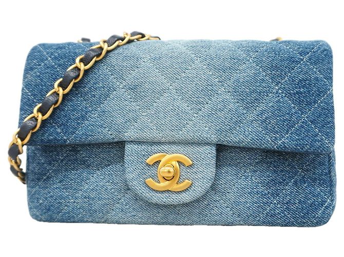 Bolsa de Ombro Chanel Mini Matelassé com Corrente