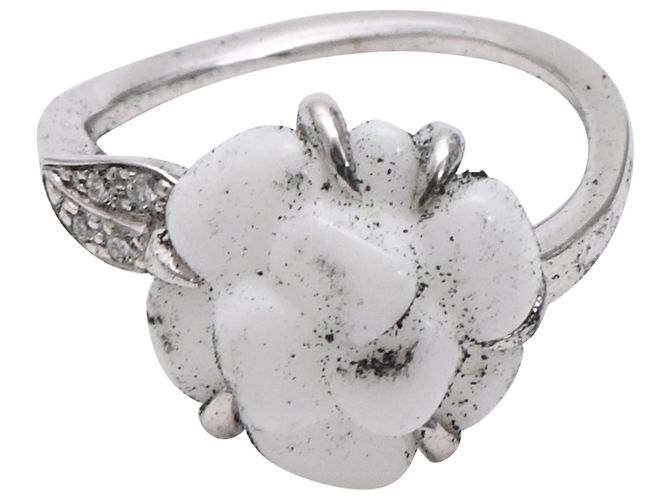 Timeless Anello Chanel Camelia in oro bianco