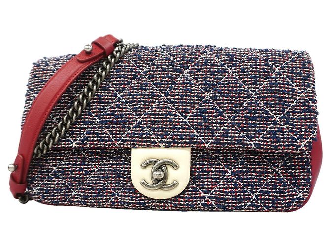 Borsa a tracolla con catena Chanel Matelassé