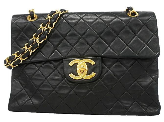 Borsa a tracolla Chanel in pelle d'agnello nera
