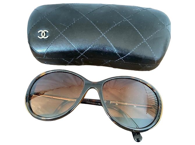 Gafas de sol Chanel carey y oro