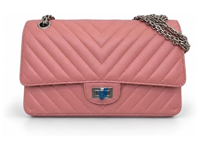 Timeless Chanel 2.55 Reissue Mini Flap em couro de bezerro chevron rosa