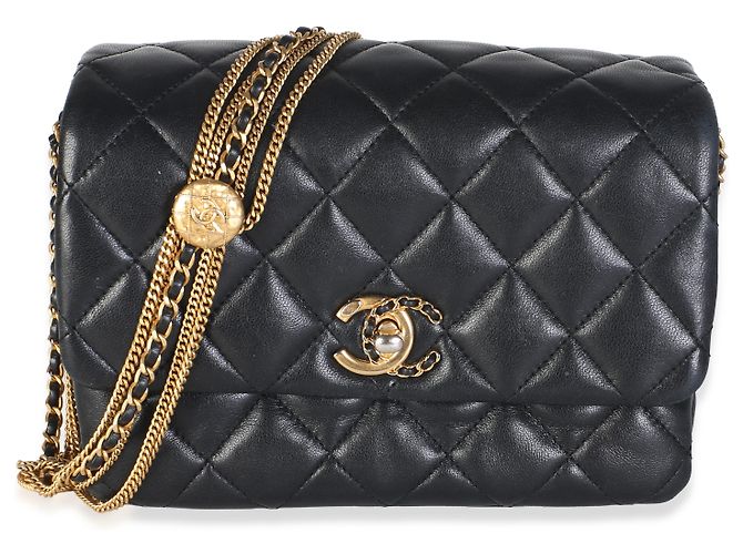 Gabrielle Bolsa de aba Chanel Mini Medallion em pele de cordeiro acolchoada preta com multi-correntes