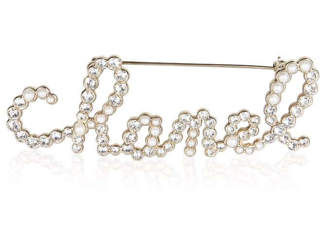 Gabrielle Broche Chanel 2019 plaquée or avec script, fausses perles et strass