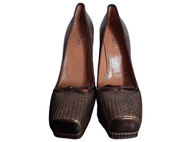 Alaïa Escarpins em Couro Castanho