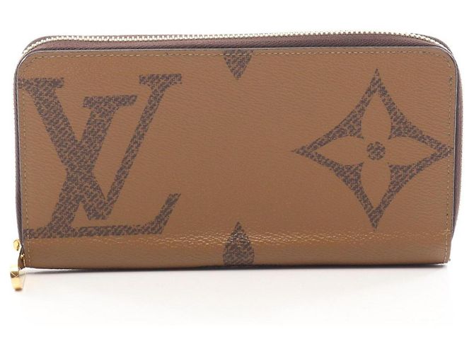 Louis Vuitton Zippy Wallet in Brown