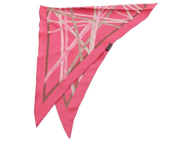 Hermès Pañuelo Triangular Hermes Pointu Bolduc