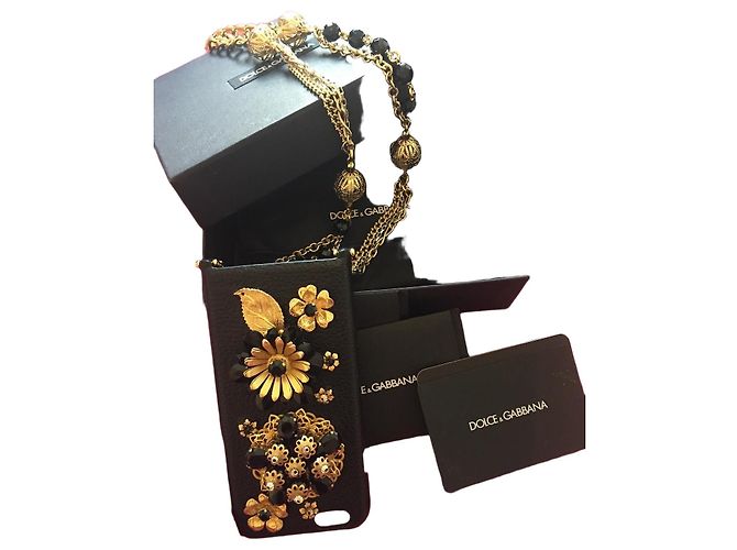 Capa de iPhone Dolce & Gabbana adornada com flores e cristais pretos