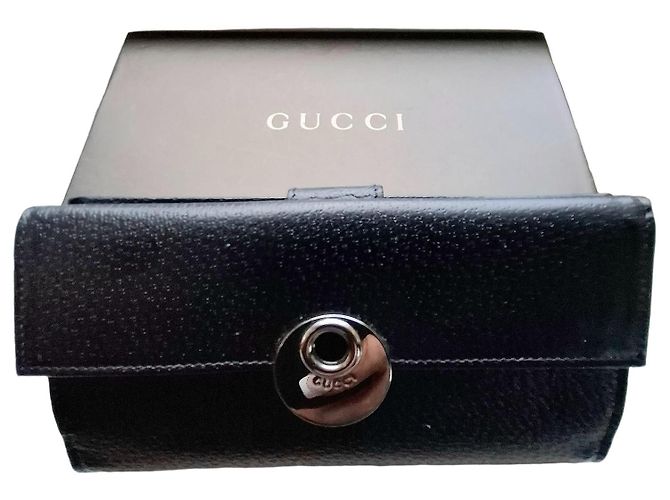 Cartera Gucci de piel negra