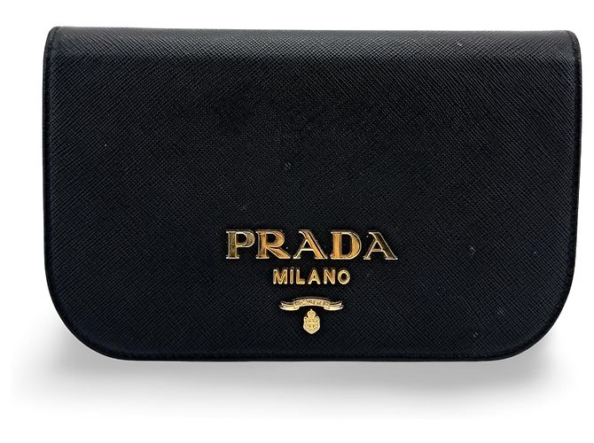 Clutch Conversível com Aba Prada em Couro Saffiano Small