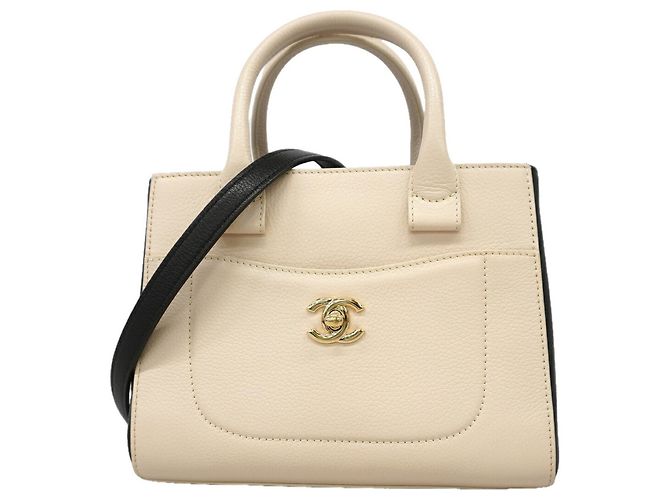 Bolsa de mão em couro Chanel Neo Executive