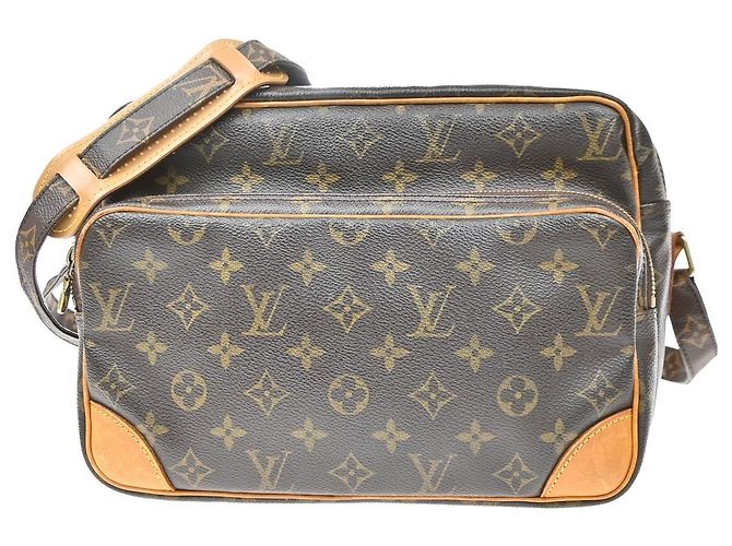 Bolso de hombro Louis Vuitton Nil Monogram Canvas