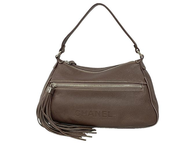Bolsa de ombro Chanel em couro marrom