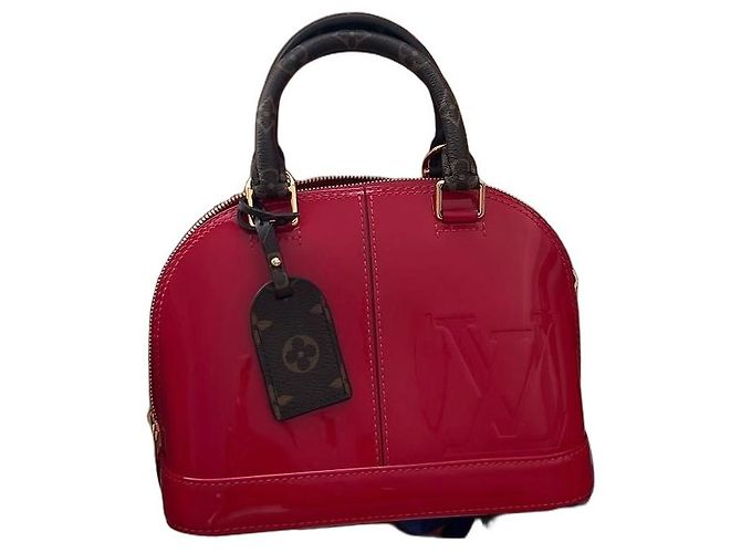 Louis Vuitton Alma BB en charol rojo