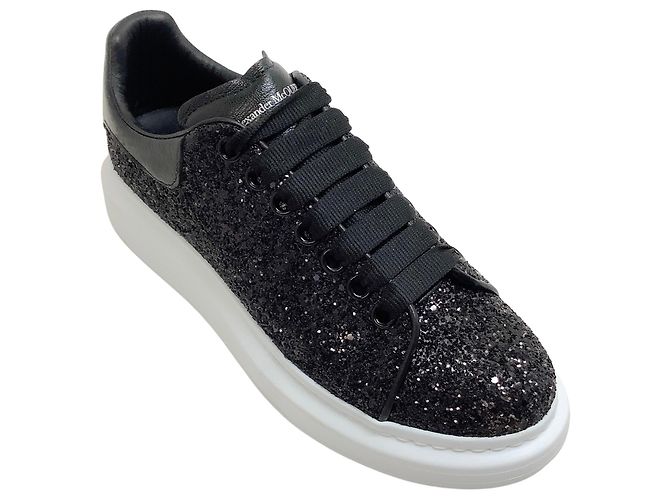 Alexander McQueen Oversized Sneaker mit schwarzem Glitzer Schwarz / Weiß