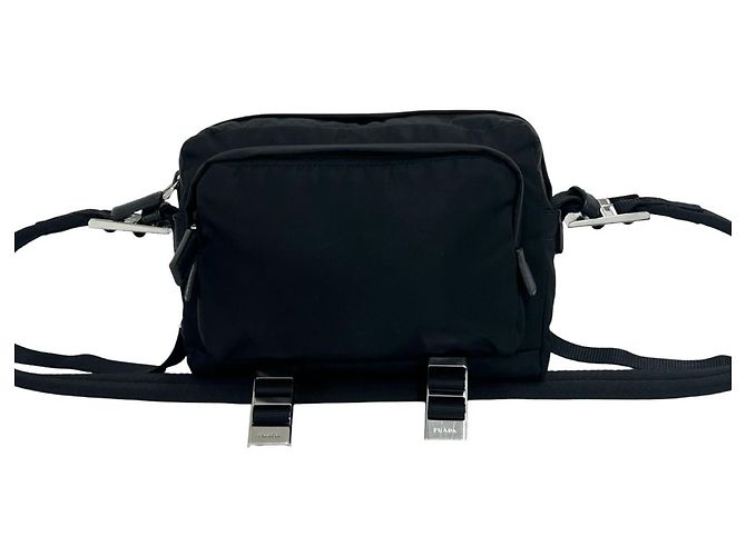 Bolsa de ombro Prada em nylon preto e couro