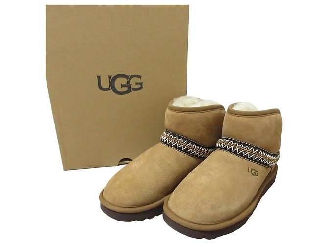 Bottes courtes en peau de mouton UGG W CLASSIC MINI CRESCENT