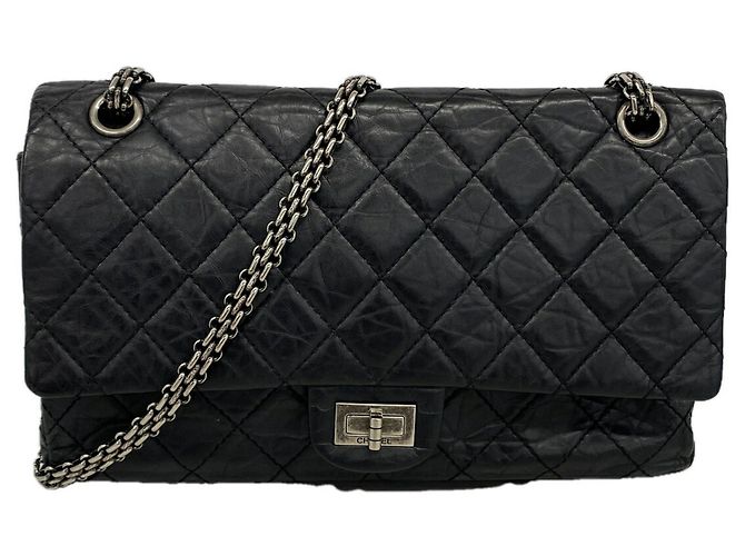 Borsa a tracolla Chanel in pelle di vitello nera