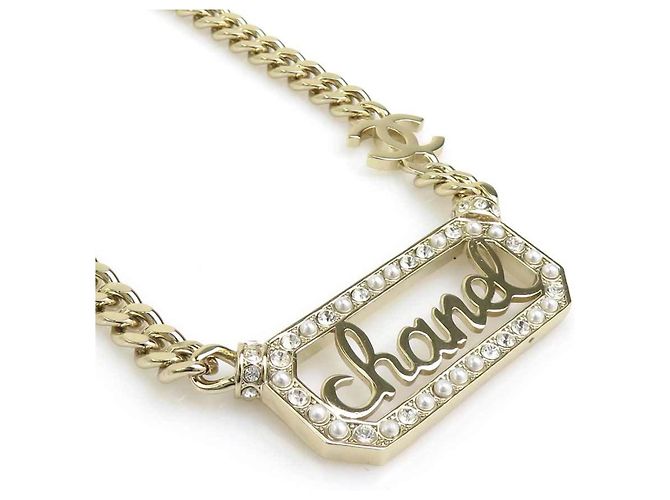 Collar Chanel dorado con perlas artificiales