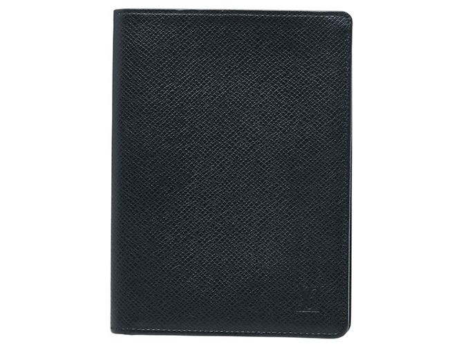 Funda de Pasaporte Louis Vuitton Taiga
