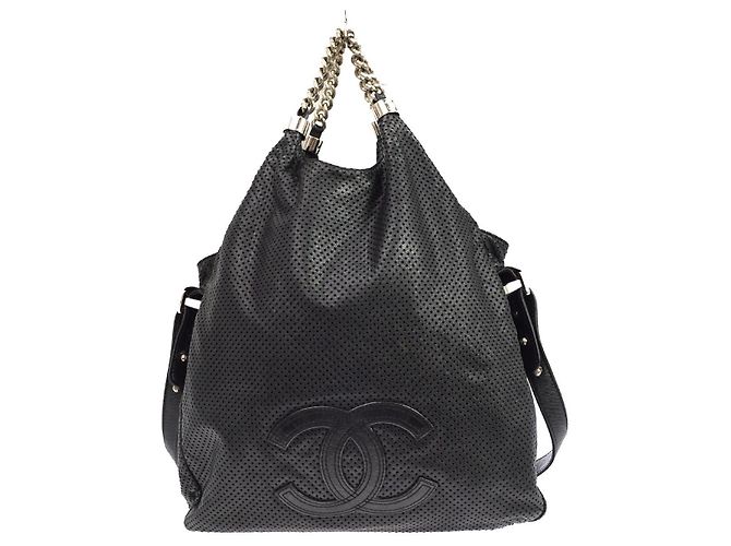 Chanel Rodeo Drive Hobo en cuir perforé Medium