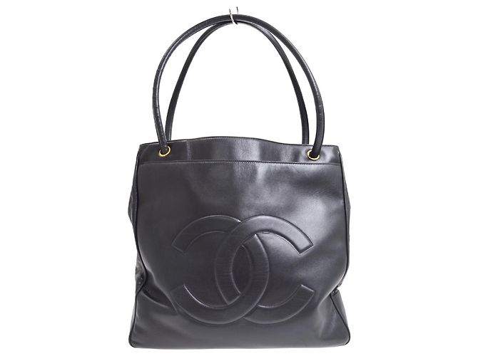 Chanel Vintage Timeless CC Charm Leather Medium