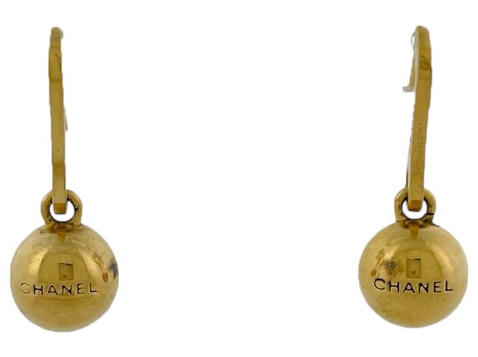 Boucles d'oreilles puces Chanel plaquées or