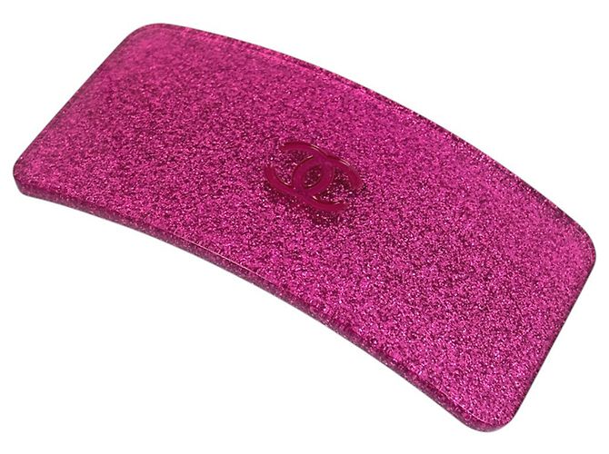 Barrette Chanel em plástico rosa