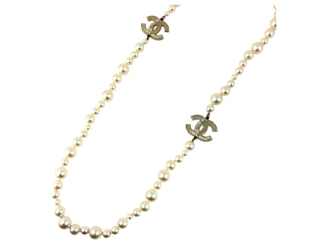 Colar Chanel banhado a ouro com logo Coco Mark