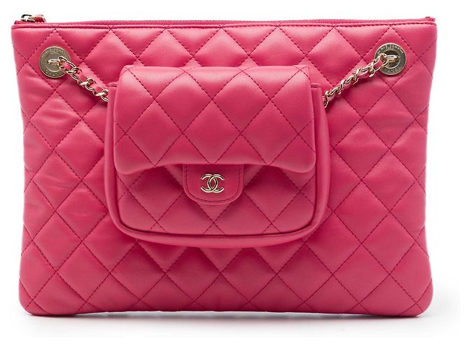 Bolsa Chanel Rosa CC em pele de cordeiro acolchoada com mini bolsa de aba