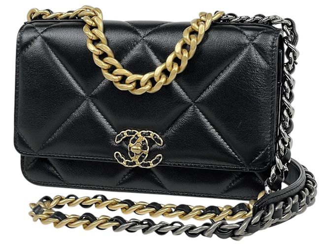 Borsa a tracolla Chanel in pelle nera