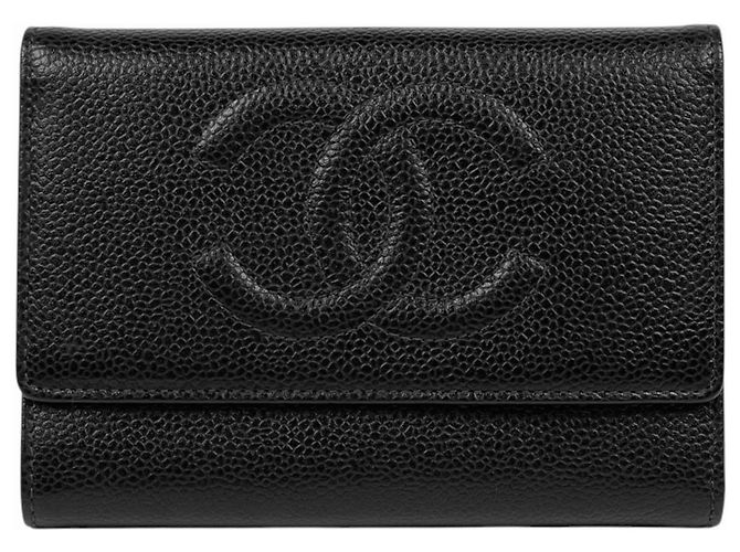 Cartera tri-fold Chanel en piel de becerro granulada negra