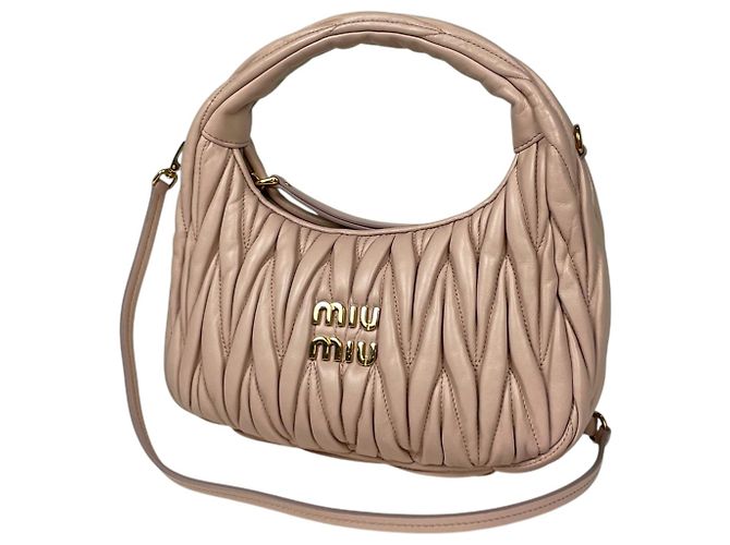 Bolsa Hobo Miu Miu em couro rosa