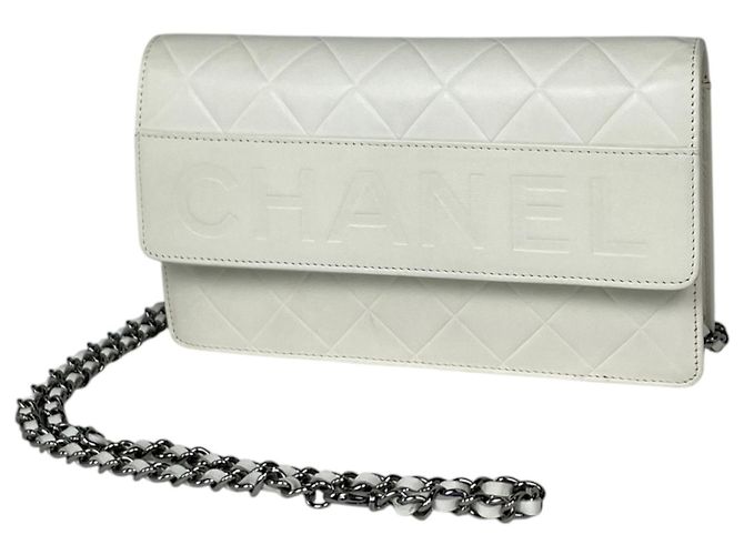 Bolsa de ombro em couro Chanel