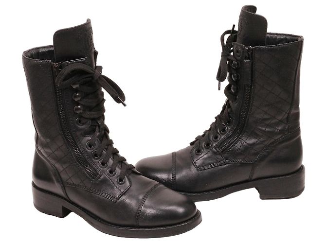 Chanel Botas de combate couro preto acolchoadas