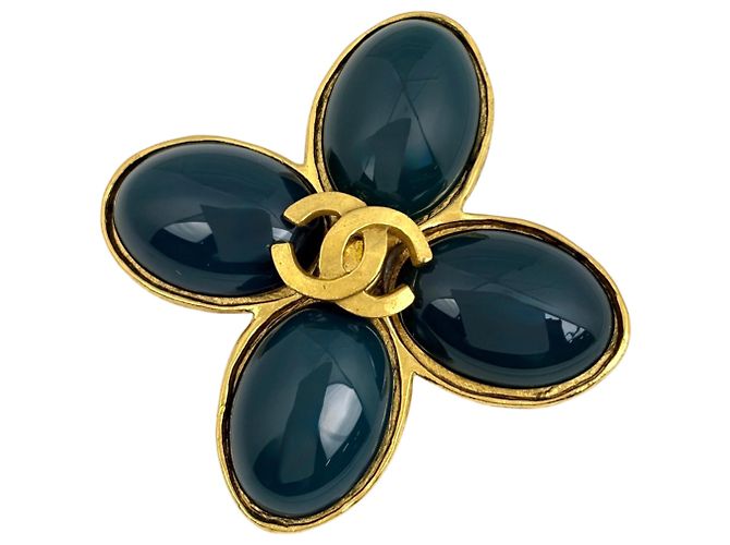 Chanel vergoldete Brosche mit Farbedelstein