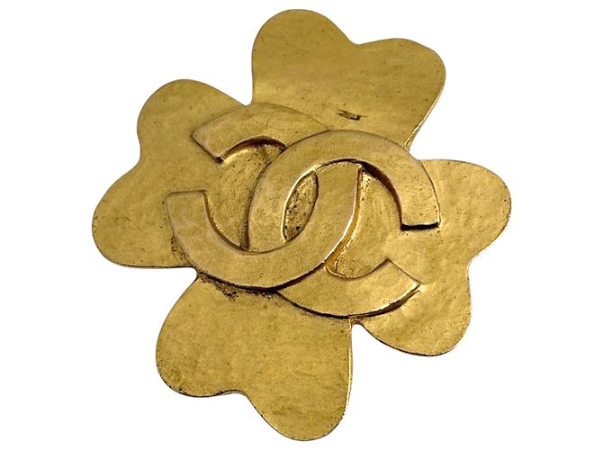 Broche trèfle plaqué or Chanel