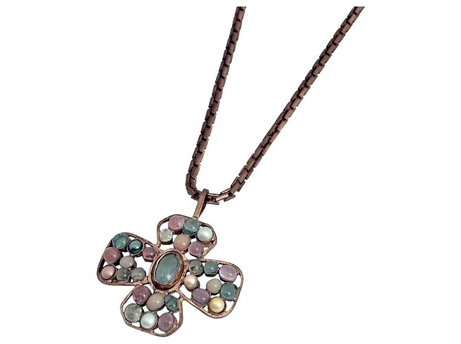 Collana Chanel in bronzo con logo Coco
