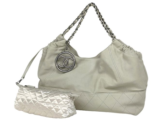 Bolsa de ombro Chanel em couro marfim